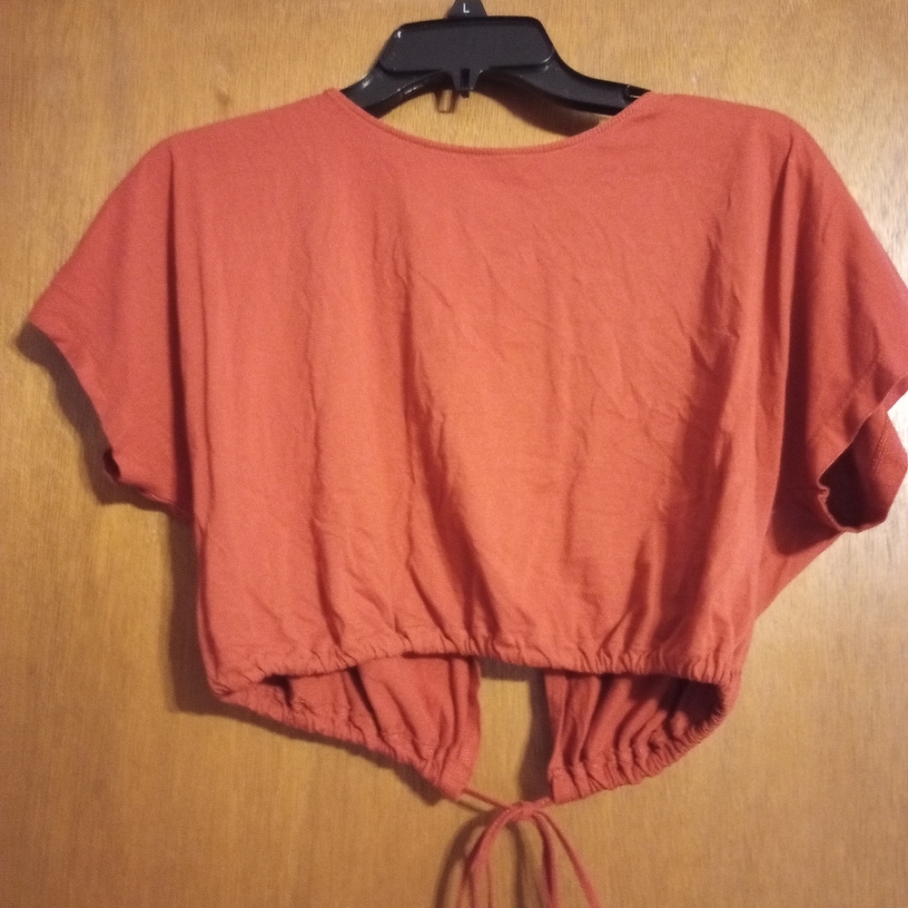 Red cropped t-shirt